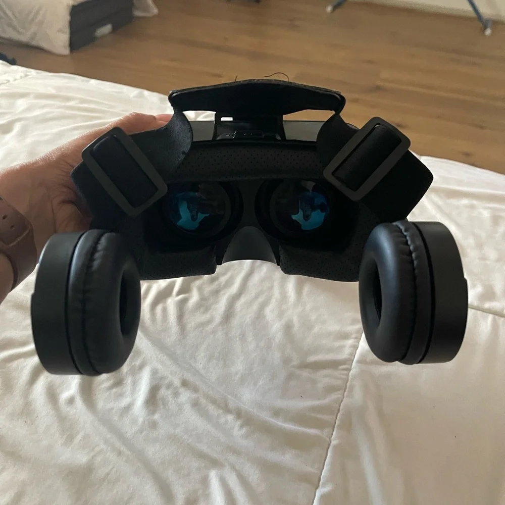 Black Virtual Reality Glasses